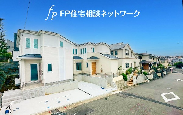 外観:深く豊かな緑と爽快な青い空を感じるまさに横浜に暮らす心地よさを存分に堪能いただける邸宅です。グレードの高い設備仕様が標準装備のデザイン住宅で快適で便利な生活をお送り頂けます。