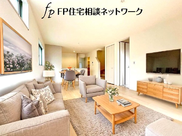 愛犬と寛ぐのんびりした時間　そよぐ風、緑の香り　まるで写真のような澄み切った光景。少しずつ育む家族との時間やありがたみ。幸せを噛みしめる穏やかな生活。