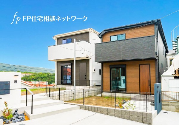 外観:柔らかな風と豊かな緑に包まれた落ち着きある閑静な住宅街に、４棟の邸宅が誕生です。