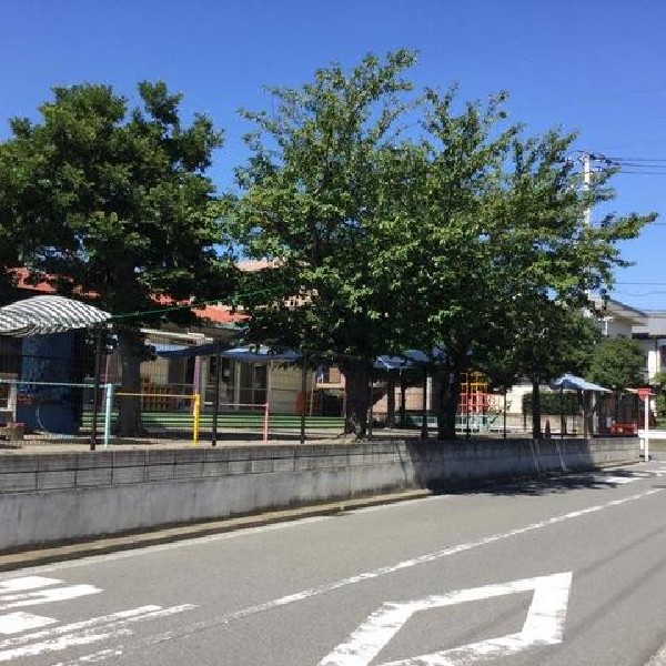 周辺環境:北六浦いちい保育園(北六浦いちい保育園まで990m 近隣には保育園が点在しており、子育て中の方にとって、とても心強い環境です。毎日の生活の一部だから、保育園が近いことで送り迎えなどの負担もなりますね。)