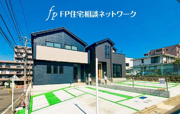 外観:良好な住環境が保たれたエリア。低層の一戸建を中心とした街並みが整然と続き周辺は高い建物が建っておらず、採光や開放性に恵まれ、空が広く緑の多い閑静な趣を感じる環境です。