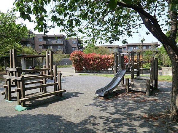 周辺環境:下永谷三丁目公園(下永谷三丁目公園まで400m)