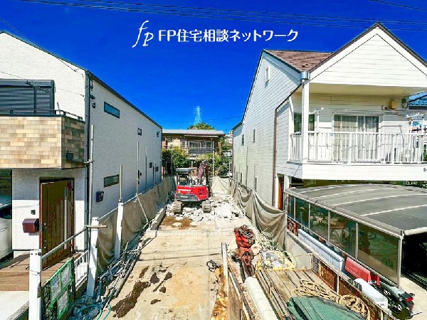 外観:◇外観◇  深く豊かな緑と爽快な青い空を感じるまさに横浜に暮らす心地よさを存分に堪能いただける邸宅です。グレードの高い設備仕様が標準装備のデザイン住宅で快適で便利な生活をお送り頂けます。