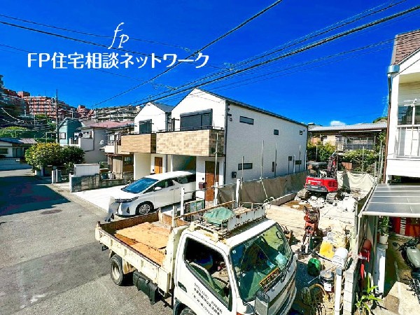 外観:◇外観◇  良好な住環境が保たれたエリア。低層の一戸建を中心とした街並みが整然と続き周辺は高い建物が建っておらず、採光や開放性に恵まれ、空が広く緑の多い閑静な趣を感じる環境です。