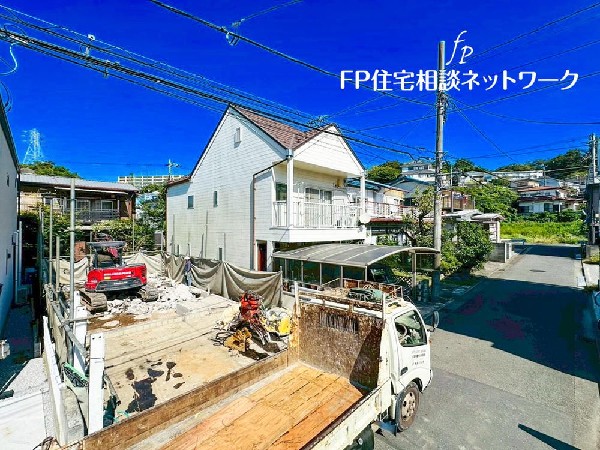 外観:◇外観◇  四季を通じて自然と触れ合えるスポットが周辺には盛りだくさん！お散歩やジョギング、週末のご家族での遊びに最適です。目の前に広がる開放感とゆとり、暮らしの夢を育む理想の住まいがここにはあります。