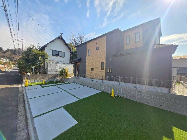 外観:落ち着きある住宅街、日当りを大きく遮られることもありません