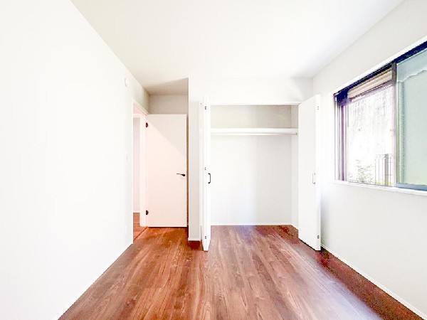 ◇居室◇  時間がゆっくりと流れるプライベート空間は居室にはクローゼットをご用意し居住空間を広く使える快適なお部屋となっています。穏やかな街並みを見下ろしながらゆったりとくつろいでください。