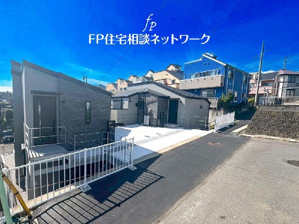 外観:◇外観◇  目の前に広がる開放感とゆとり、暮らしの夢を育む理想の住まいがここにはあります。堂々とした姿で完成したこの住宅は見る人を魅了してくれる高級感があります！