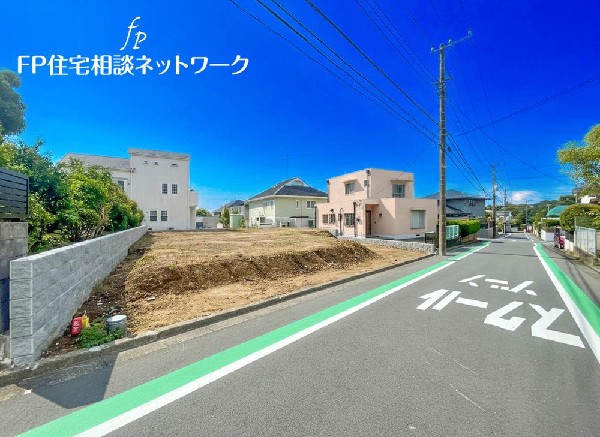 外観:小学校までの距離は徒歩約3分。小さなお子様や女の子も無理なく安全に通えますね。お子様をいつも身近に感じられる安心の子育て環境です。