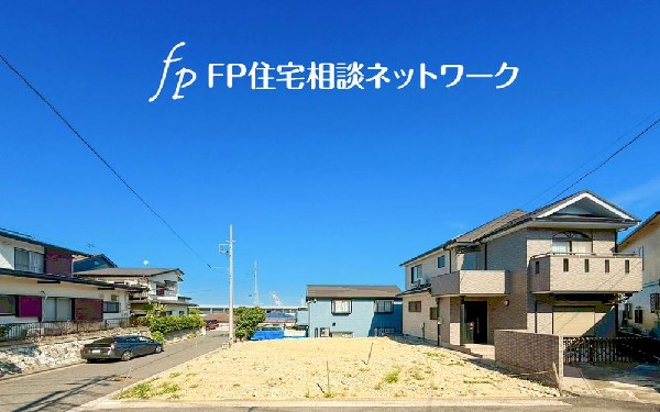 外観:陽光が差し込み、爽やかな風が通り抜ける家。静かな街並みに包まれた、ゆとりある暮らしを。