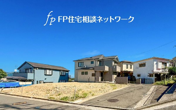 外観:やわらかな陽射しと心地よい風がめぐる住まい。駅から徒歩圏の便利さと、穏やかな静けさが共存する立地です。