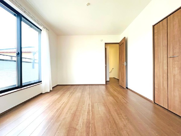 ☆☆日当たり・風通しの良いお部屋☆☆  居室となる空間には毎日しっかりと光が差し込みます♪勉強にお仕事にリラックスに充実した自分の時間をお過ごし下さい♪