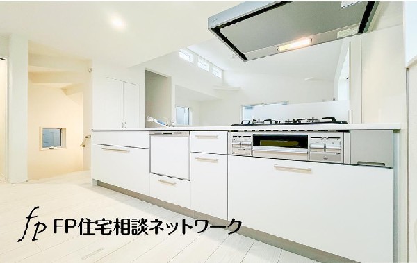 対面式のカウンターキッチンは、出来上がったお料理をカウンターに並べてお子様が運ぶなど、お手伝いの時間も増えそうですね！家族と会話をしながら料理を楽しめ一体感を感じられるキッチン。