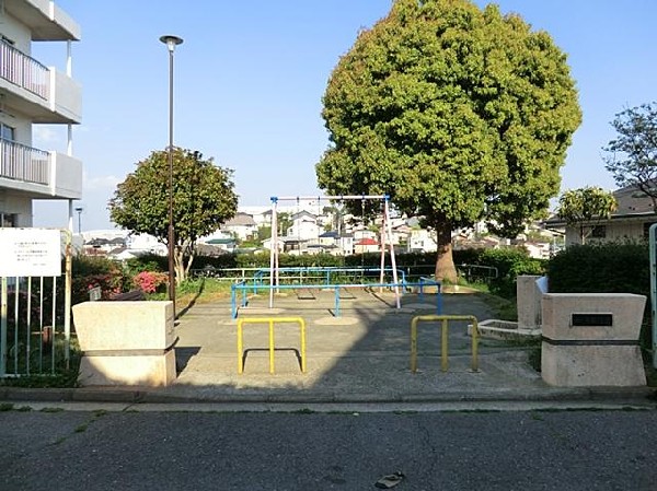 周辺環境:神大寺第三公園(神大寺第三公園まで400m)