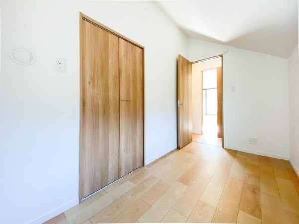 ２４時間換気システムを採用した風通しの良い室内は、湿気がこもりづらく快適に過ごせそうです。