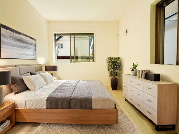 光を取り込みやすい2面採光の居室は日当たり良好です。クローゼットの完備で収納スペースも十分。(本画像はCGで作成しており、実際に現地に家具はおかれておりません。また価格に家具は含まれておりません。）