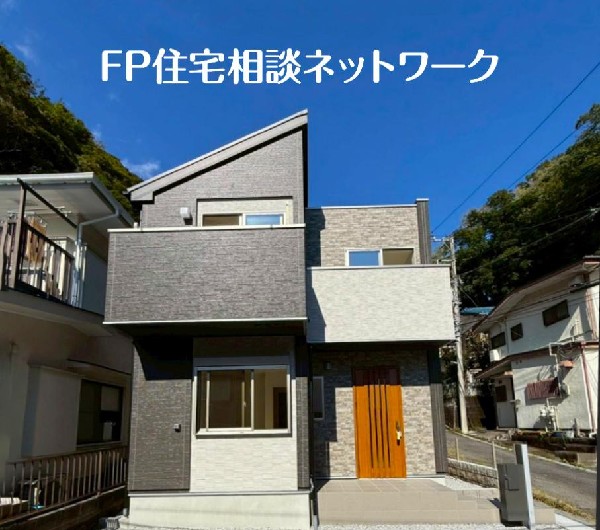 外観:落ち着きある住宅街、一種低層住居専用地域内に位置しています。日当りを大きく遮られることもありません。