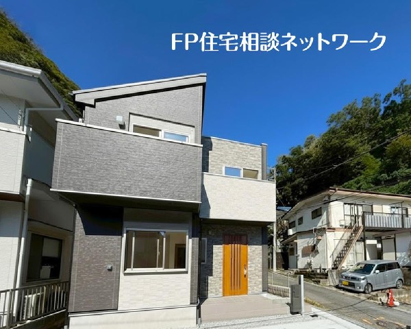 外観:緑に恵まれたエリアで、毎日のお散歩も気持ちよさそうです。自然に包まれた穏やかな暮らしができそうです。