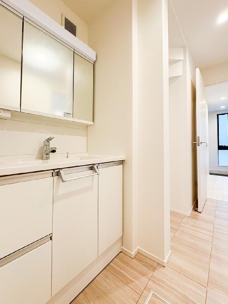 感染症予防のためには帰宅後すぐに手洗い、うがいをしたいですよね。玄関から直接洗面室に出入り出来るので、ウイルスを室内に持ち込まずにすみますね。