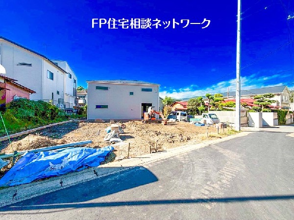 外観:小学校までの距離は徒歩約3分。小さなお子様や女の子も無理なく安全に通えますね。お子様をいつも身近に感じられる安心の子育て環境です。