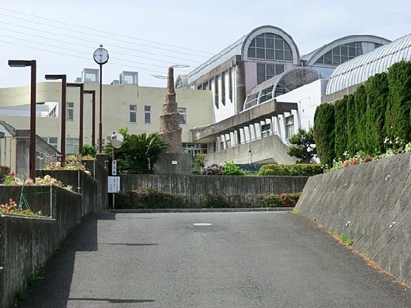 周辺環境:逗子市立沼間中学校(逗子市立沼間中学校まで1400m)