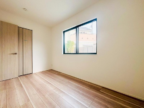 遊びも！勉強も！兄弟仲良く、家族の会話が増える間取りです。居室内はいつも明るい印象で、気持ちの良い朝を迎えられそう。毎日の生活も自然と明るくなりますね。