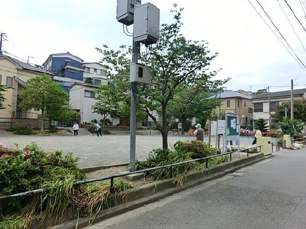 周辺環境:門前公園(門前公園まで200m)