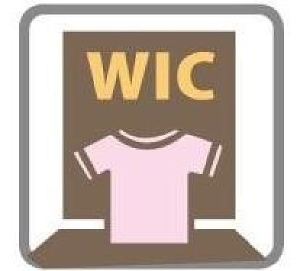 ◆ウォークインクローゼット◆  広いため、使い慣れた収納家具をこの空間に設置することもできます。鞄や帽子から小物、かさばるスーツケースなど幅広く収納できます。