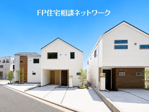 外観:深く豊かな緑と爽快な青い空を感じるまさに横浜に暮らす心地よさを存分に堪能いただける邸宅です。グレードの高い設備仕様が標準装備のデザイン住宅で快適で便利な生活をお送り頂けます。