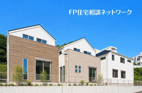 外観:開放感のある現地で、前面道路よりも少し高くなっておりますので、プライベート感も保たれます！高くなっている分、日当りや風通しも良く快適な生活が待っています！
