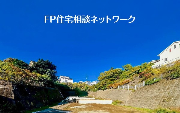 外観:日当たりも風通しも良好。駅チカながら落ち着いた街並みに包まれ、四季の移ろいを感じながら心地よく暮らせる理想の住環境です。