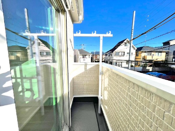 広がる景色がまるで絵画のように感じる。あたたかな光あふれる家族の憩いの場。