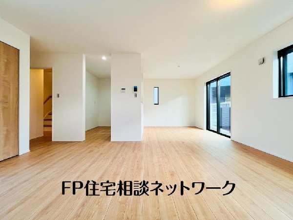 家族と過ごす時間を大切にする方にピッタリのゆとりの住空間です。お子様が元気に走り回っても安心して見守れます。家族の笑い声が今にも目に浮かびそうですね。