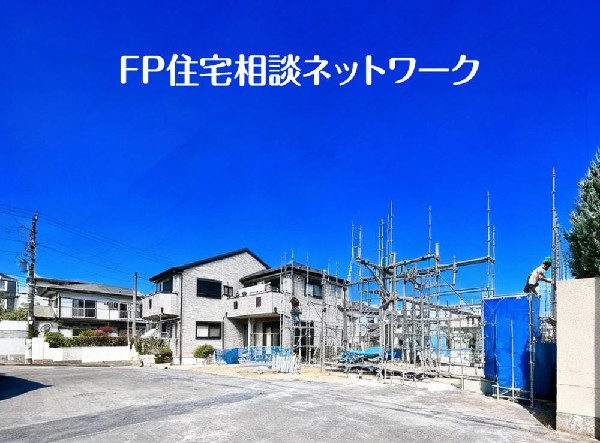 外観:良好な住環境が保たれたエリア。低層の一戸建を中心とした街並みが整然と続き周辺は高い建物が建っておらず、採光や開放性に恵まれ、空が広く緑の多い閑静な趣を感じる環境です。