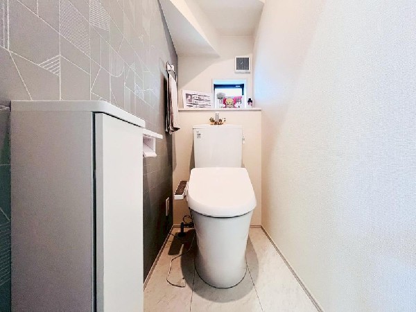 洗浄機能付き便座を標準装備。便座保温機能もあるので寒い季節も安心。