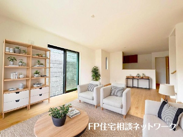 家族と過ごす時間を大切にしたい方にぴったりのゆとりある住空間です。（本画像はCGで作成しており、実際に現地に家具はおかれておりません。また価格に家具は含まれておりません。）