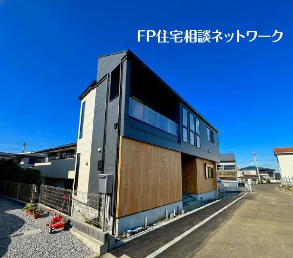 外観:落ち着きある住宅街、一種低層住居専用地域内に位置しています。日当りを大きく遮られることもありません。