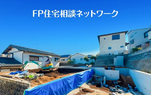 外観:四季を通じて自然と触れ合えるスポットが周辺には盛りだくさん！お散歩やジョギング、週末のご家族での遊びに最適です。目の前に広がる開放感とゆとり、暮らしの夢を育む理想の住まいがここにはあります。