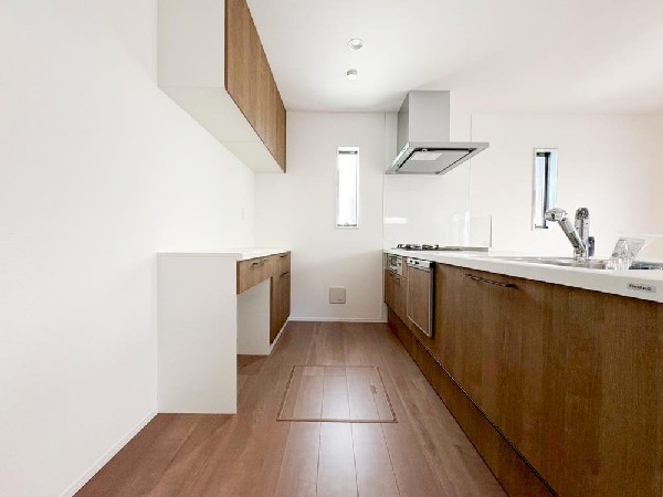 リビングのお子様を見守りながらお料理が出来る対面式カウンターキッチン。ご家族との会話がはずみます。