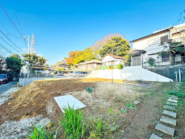 外観:窓枠から切り取られたまるで写真のような澄み切った光景。季節の移り変わりとともに、ゆっくりと愛でる時のありがたみ。