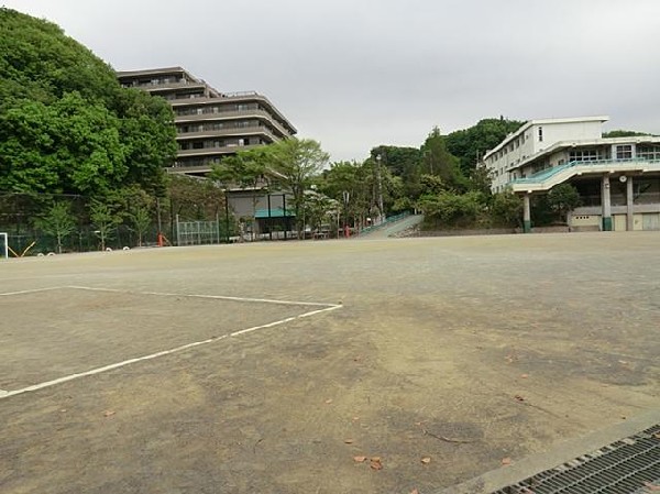 周辺環境:鎌倉市立山崎小学校(鎌倉市立山崎小学校まで650m)