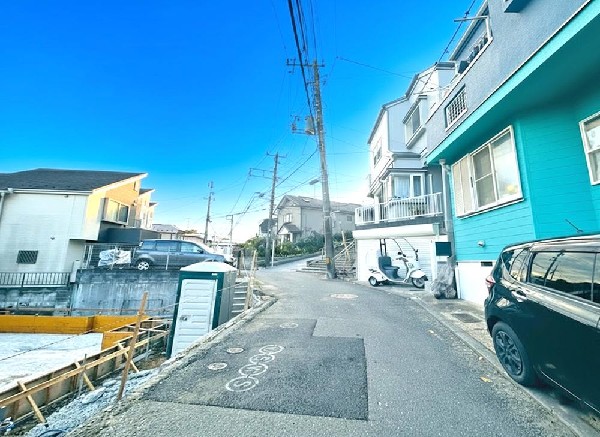 外観:☆☆風通しの良い住宅地☆☆  ゆとりのある住宅地　部屋の窓を開けるとそこには心地よい風が通りぬけます♪