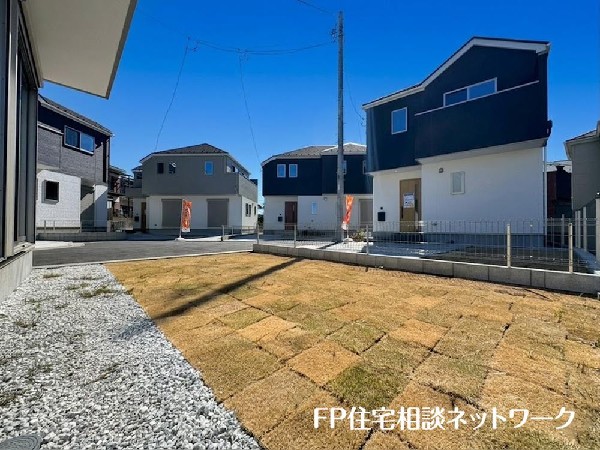 外観:暮らしに潤いと癒しをもたらすお庭があります。プライベートな空間なので、夏にはお子様のプールが楽しめますし、ちょっとしたガーデンニングにも最適です。