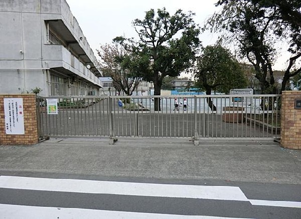 周辺環境:横浜市立二つ橋小学校(横浜市立二つ橋小学校まで730m)