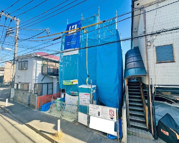 外観:窓枠から切り取られたまるで写真のような澄み切った光景。季節の移り変わりとともに、ゆっくりと愛でる時のありがたみ。