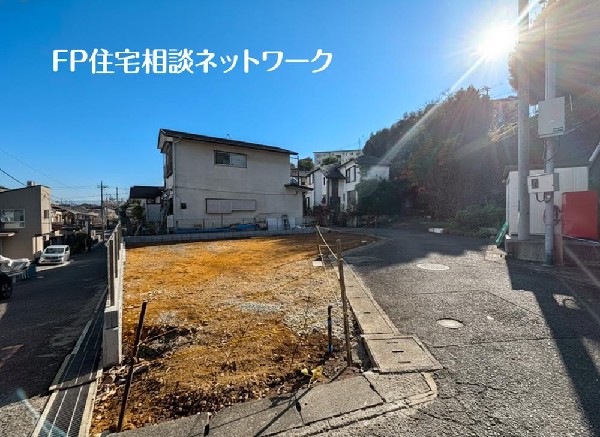 外観:落ち着きある住宅街、一種低層住居専用地域内に位置しています。日当りを大きく遮られることもありません。