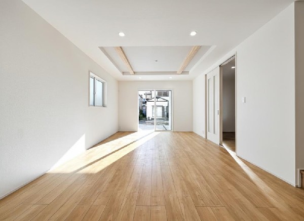 窓をあけるとすがすがしい空気が肌をひきしめる朝。鳥たちのさえずりが「おはよう」のあいさつに聞こえる。大好きなオムライスとコーヒーの香りにゆっくりと笑顔に変わっていく時間。