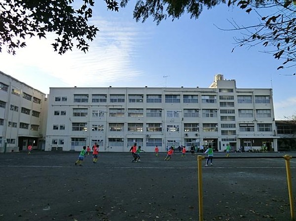 周辺環境:横浜市立深谷小学校(横浜市立深谷小学校まで550m)