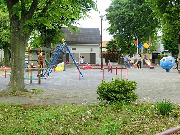 周辺環境:橋戸南公園(橋戸南公園まで240m)