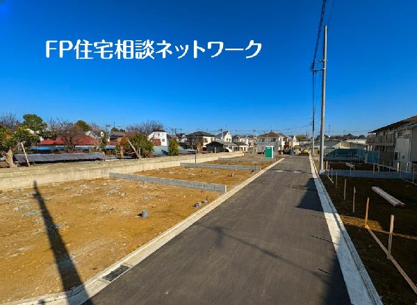 外観:緑に恵まれたエリアで、毎日のお散歩も気持ちよさそうです。自然に包まれた穏やかな暮らしができそうです。
